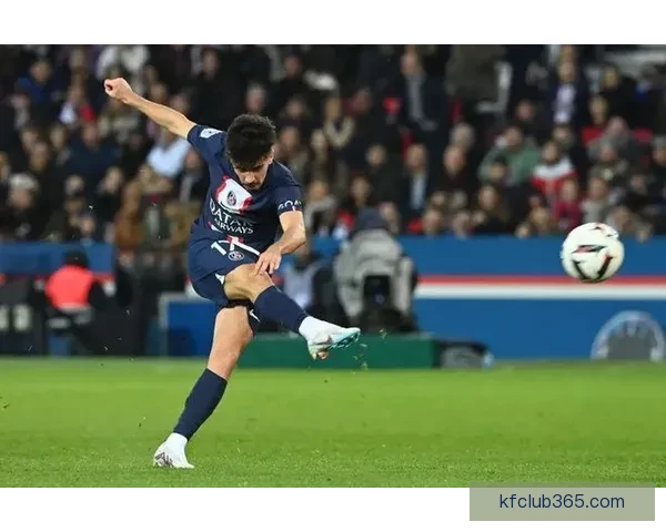 阿什拉夫坦言梅西加盟后球队战术改变自己踢球表现受影响