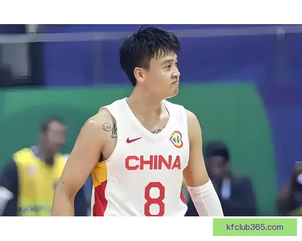 突发意外赵睿膝盖受伤倒地痛苦被搀扶离场检查 突发意外赵睿膝盖受伤倒地痛苦被搀扶离场检查